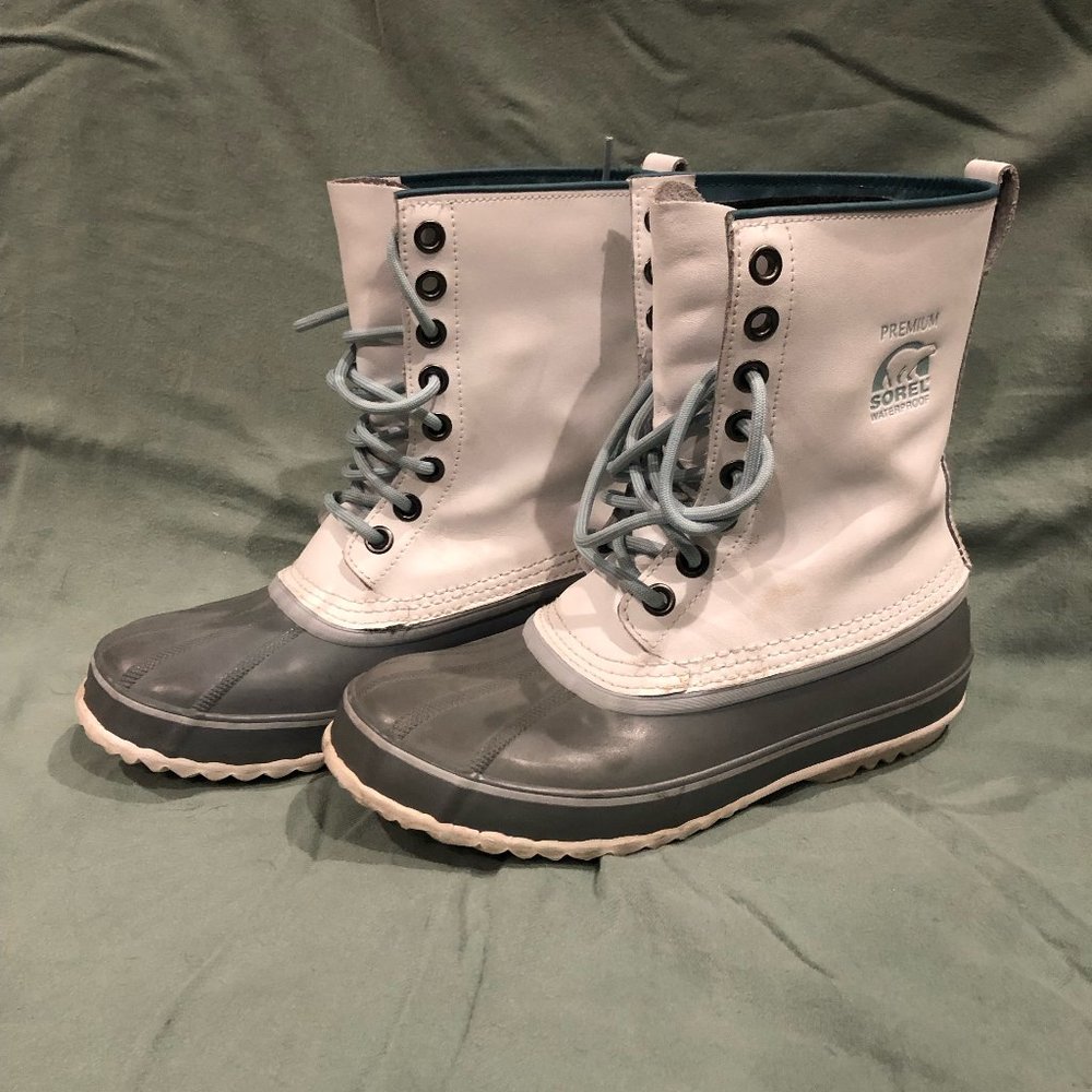 White Sorel Snow Boots - barely worn!